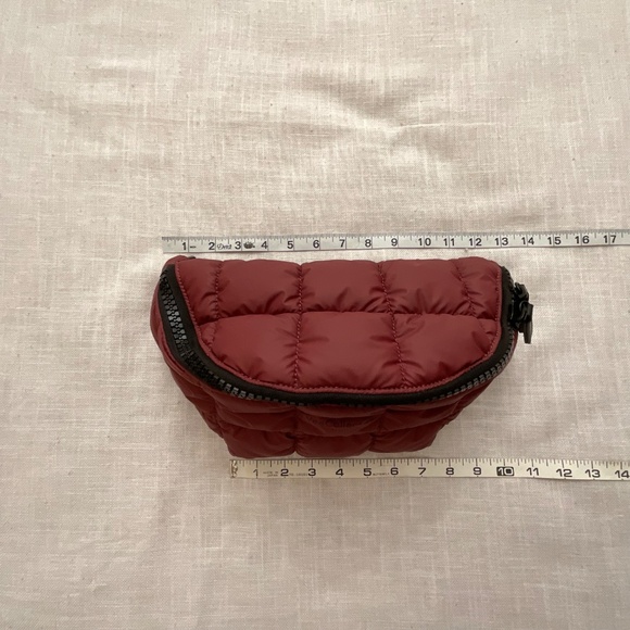 Vee Collective Berlin Burgundy Quilted “Porter”Sling Crossbody Bag NWOT - Picture 4 of 15